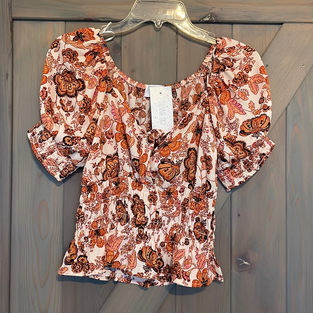 BNWT Sienna Sky top